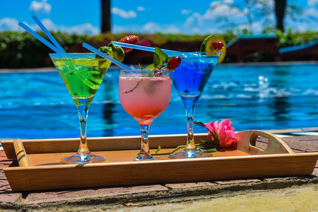 Lake Nakuru Lodge Bar