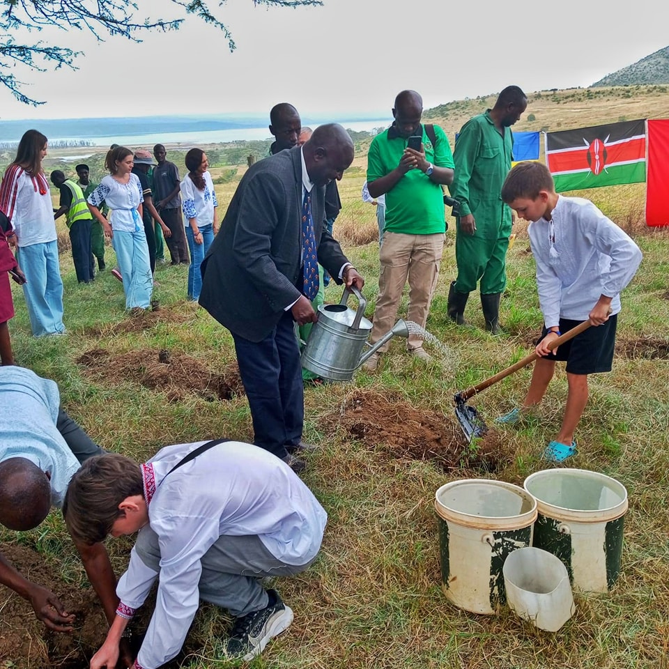 Lake Nakuru Lodge staff and guests participate in tree planting